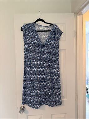 Aventura Navy and White Geometric V-Neck Dress